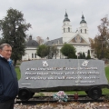 Sokółka 7 – 9 10. 13 r. Kościół parafialny p.w. św. Antoniego Padewskiego i fragment Pomnika Zesłańców Sybiru (fot. JMŁ)